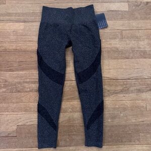 NWT IUGA Women's Gray Marl Cropped Ruched Leggings - Medium 
 b14